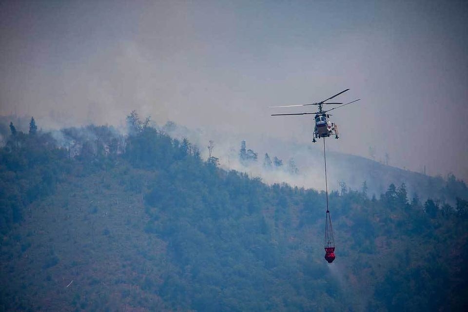 Сильный пожар в Азербайджане: отправлены 2 вертолета и самолет