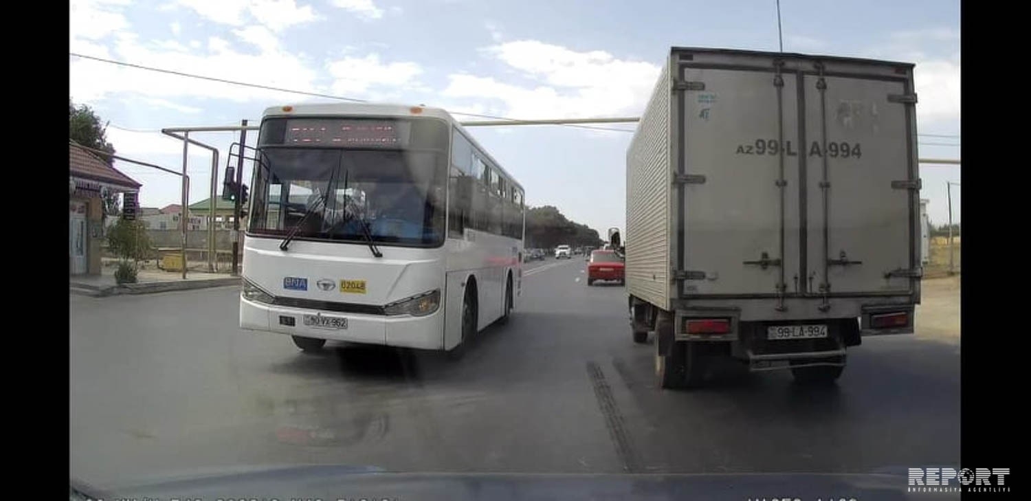В Баку водитель еще одного автобуса подверг опасности жизни пассажиров - ВИДЕО