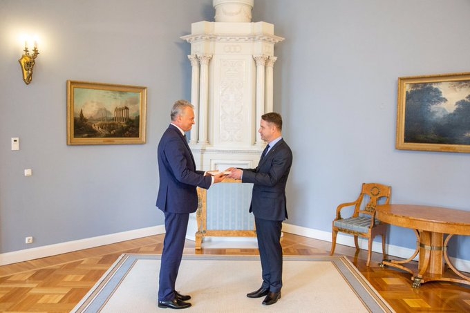 Президент Литвы вручил верительные грамоты новому послу в Азербайджане