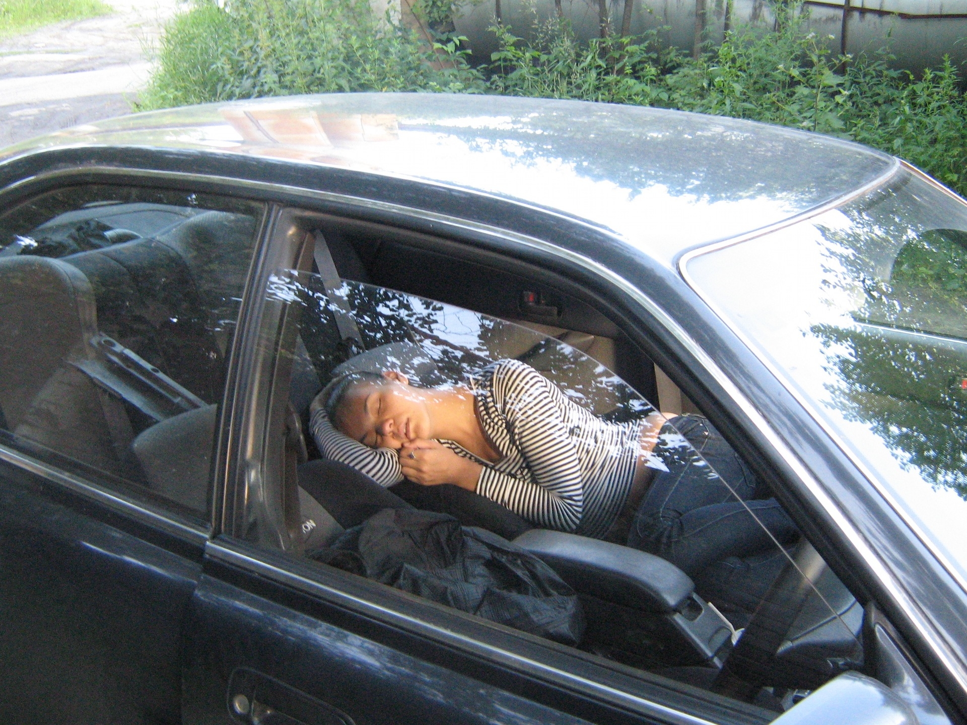 Проспала угон своей машины, потому что... спала в ней