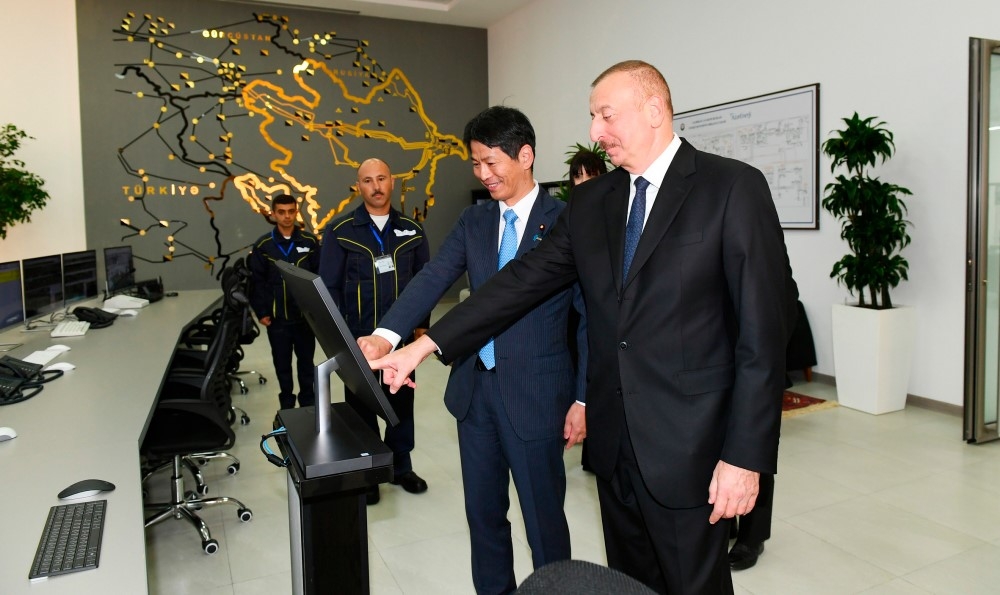 Ильхам Алиев на церемонии запуска электростанции "Шимал-2" - ФОТО