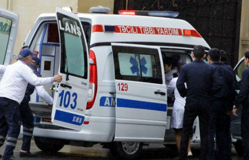 В Баку 4-летняя девочка упала с четвертого этажа