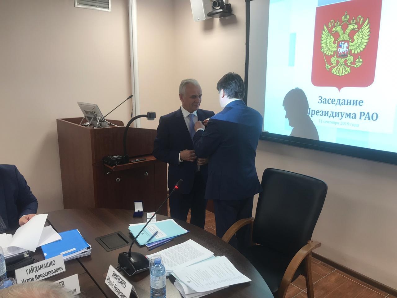 Ректор-азербайджанец награждён российской медалью в сфере образования - ФОТО