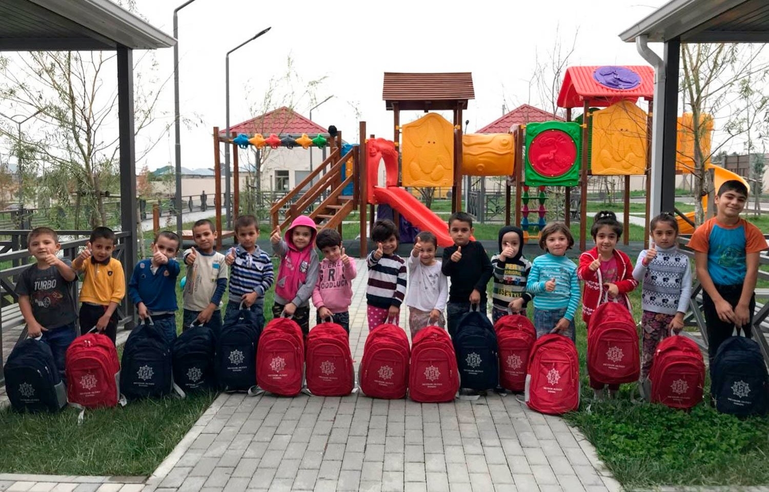 Фонд Гейдара Алиева порадовал сирот и детей из малообеспеченных семей - ФОТО