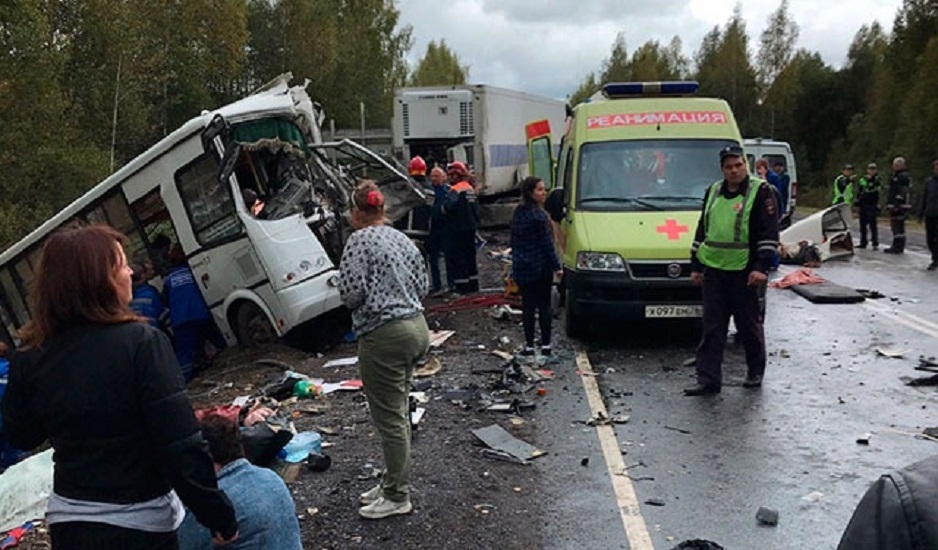 Страшное ДТП в России с автобусом: много погибших и пострадавших - ВИДЕО