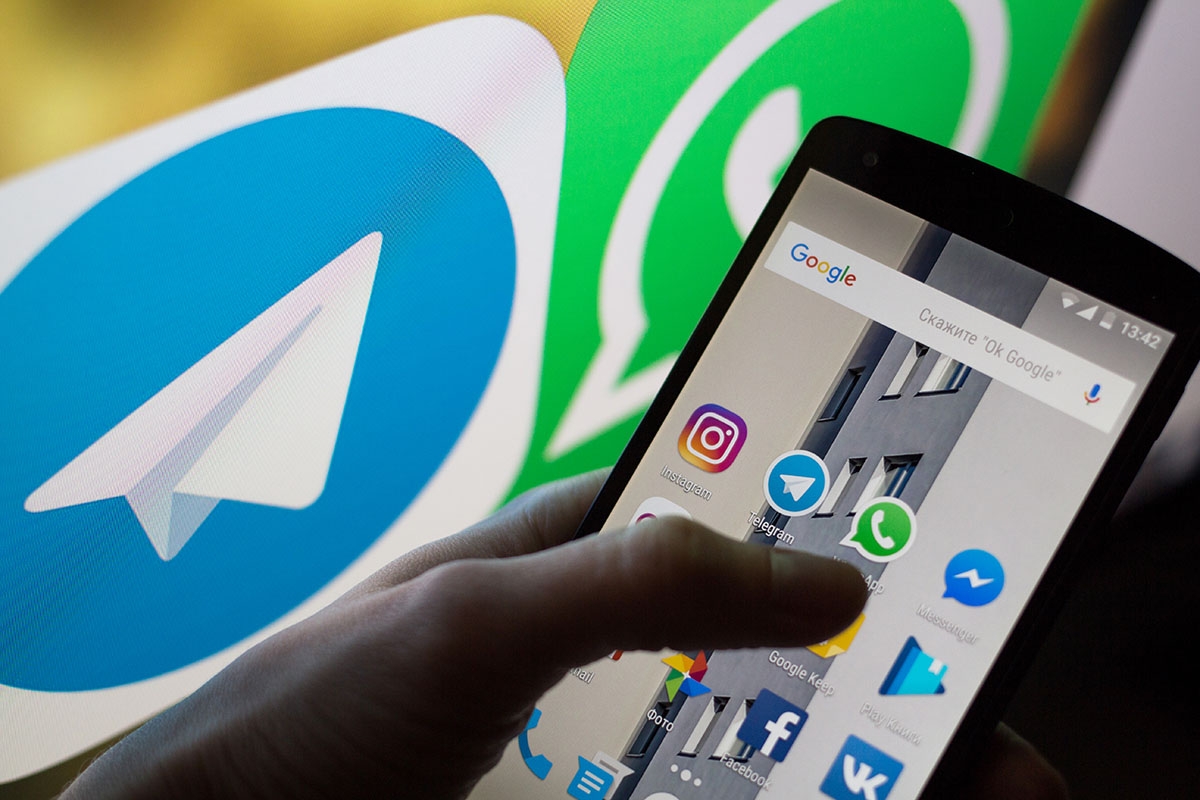 Сноуден предостерег от использования WhatsApp и Telegram