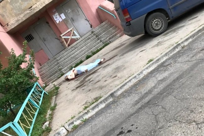 Уличенный в сексе с ребенком майор МВД выпал из окна