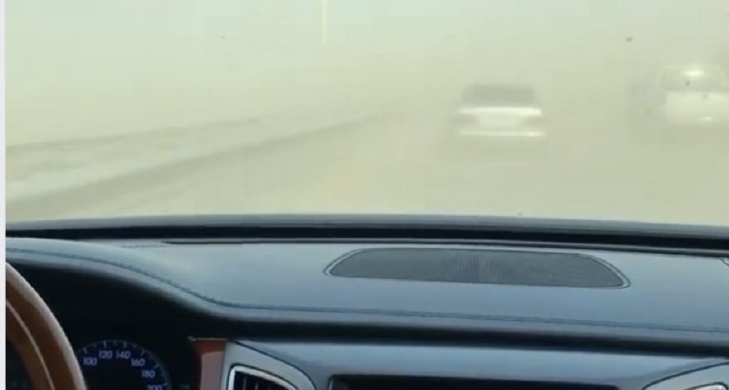 Въезд в Баку окутал густой пыльный туман - ВИДЕО
