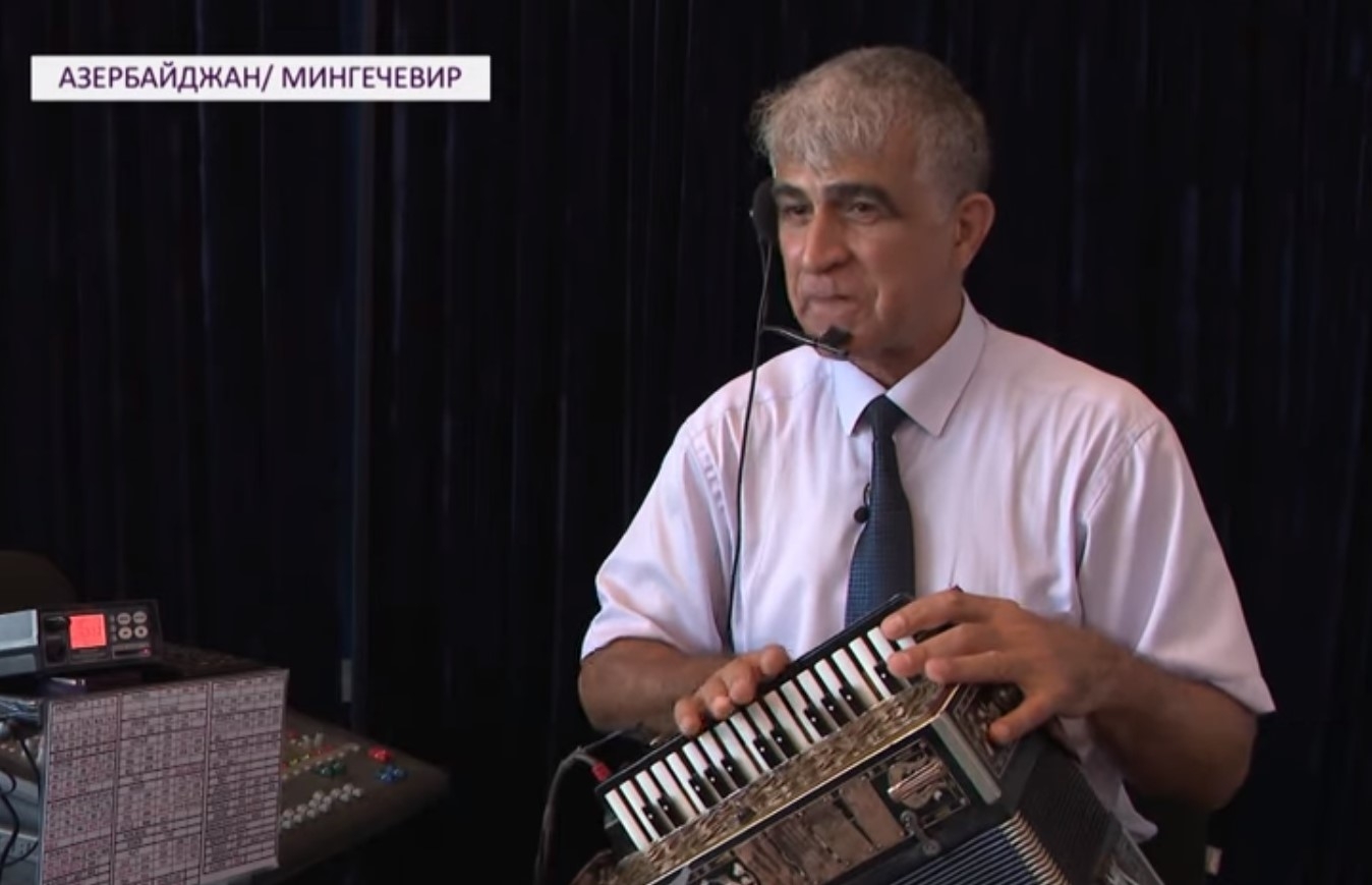 Азербайджанец изобрел не имеющий аналогов в мире музыкальный инструмент - ВИДЕО