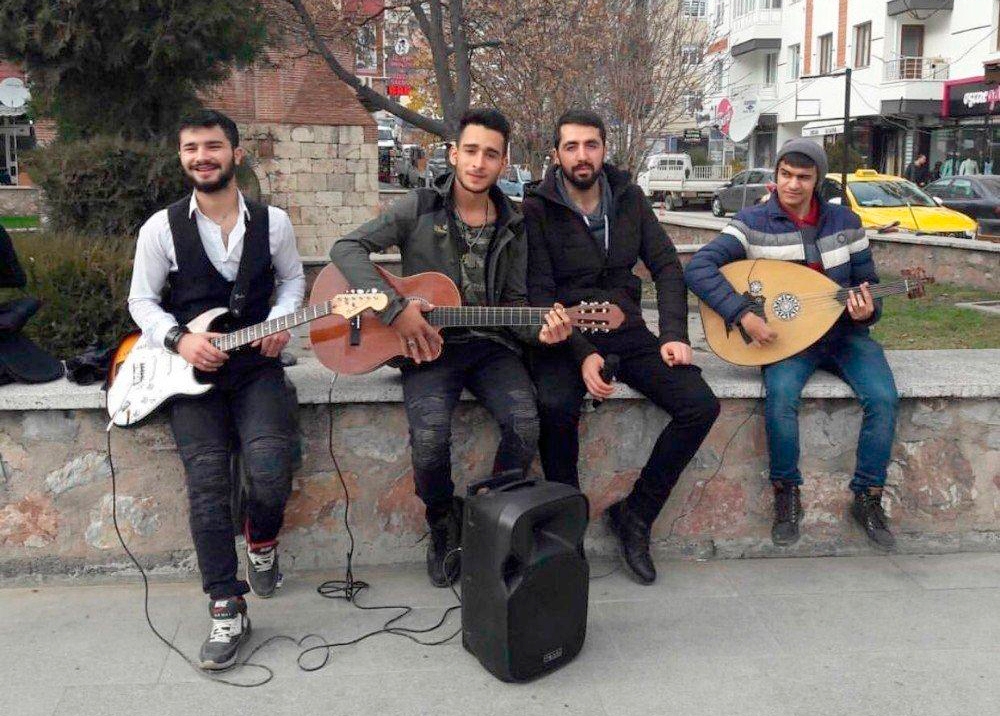 ХОРОШАЯ НОВОСТЬ для желающих работать уличными музыкантами в Баку