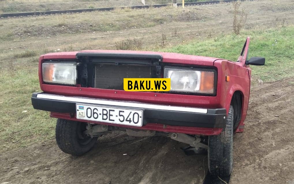 Тяжелое ДТП в Азербайджане: автомобиль разорвало пополам - ФОТО