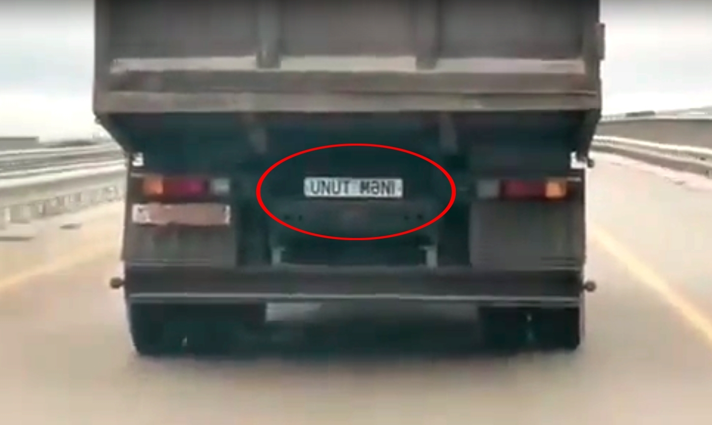 На грузовике вместо номера надпись "Забудь меня": начато расследование - ВИДЕО