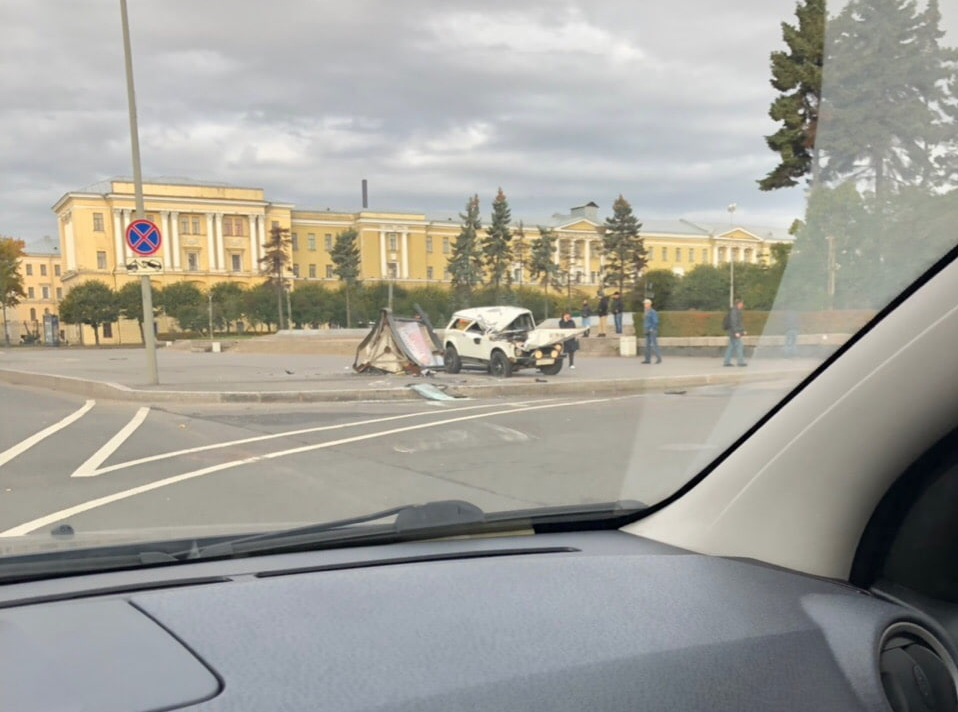 Пешеход-нарушитель "перевернул" сбивший его автомобиль - ВИДЕО
