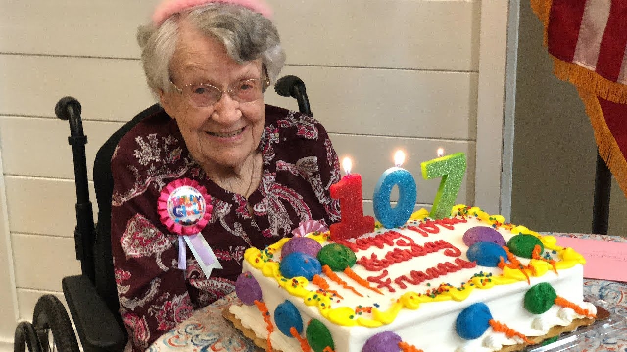 Ни дня без "Колы": 107-летняя американка раскрыла секрет долголетия - ВИДЕО