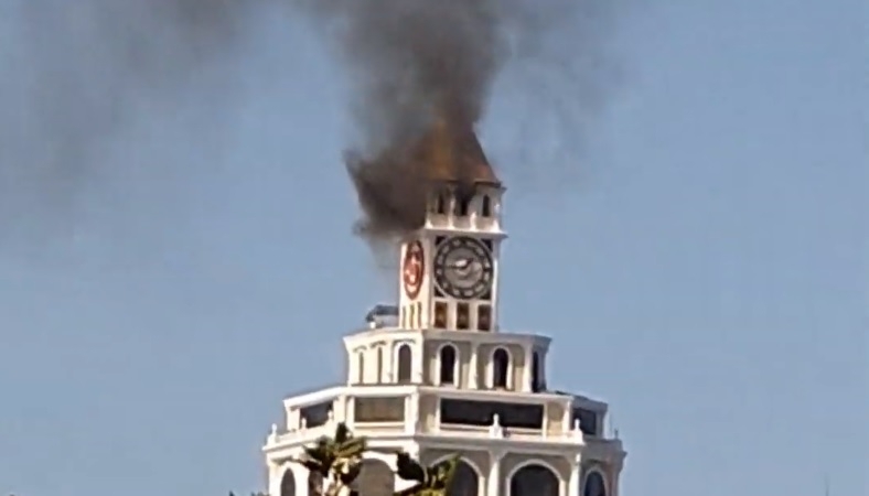 В Батуми горит пятизвездочный отель - ВИДЕО