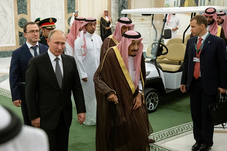 Арабы встретили Путина на полицейских Mercedes с надписью "ДПС" - ВИДЕО