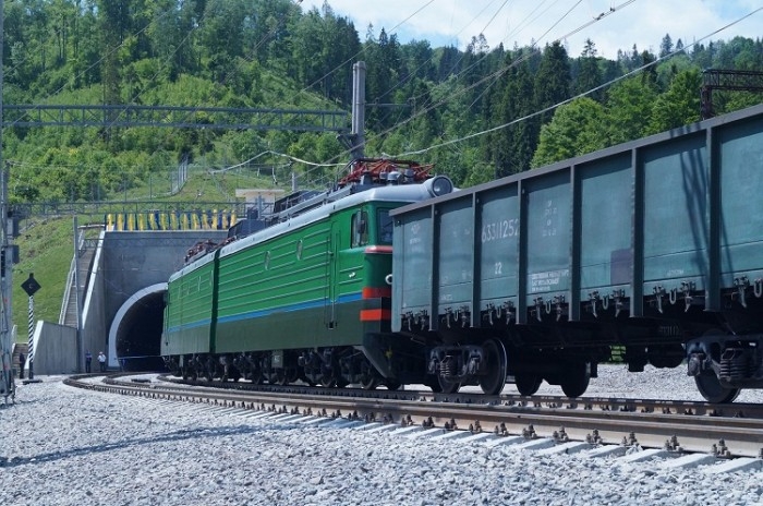 Впервые из Баку в Европу по БТК отправляется контейнерный поезд