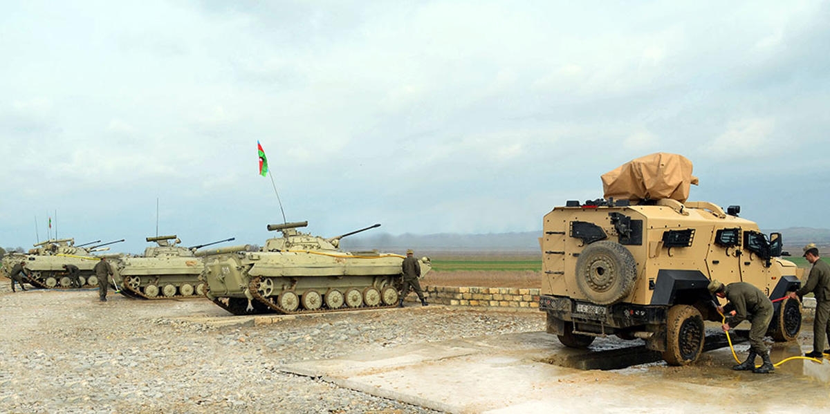 Азербайджан резко увеличил расходы на оборону