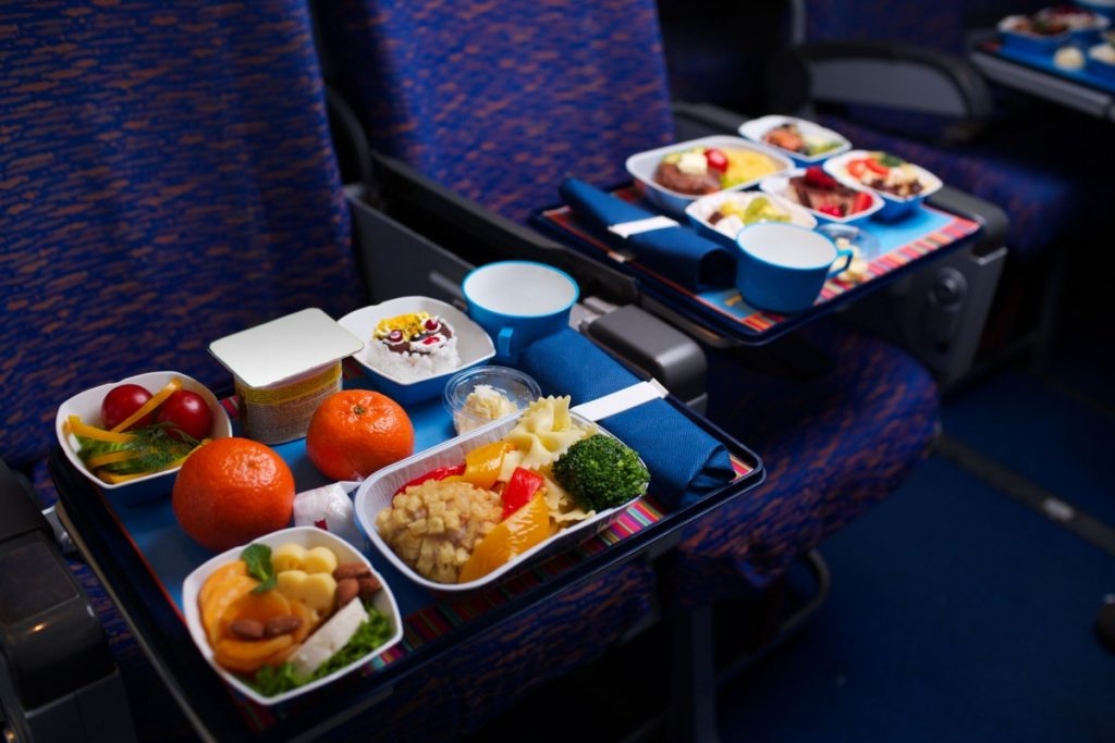 Почему нельзя отказываться от еды в самолете 