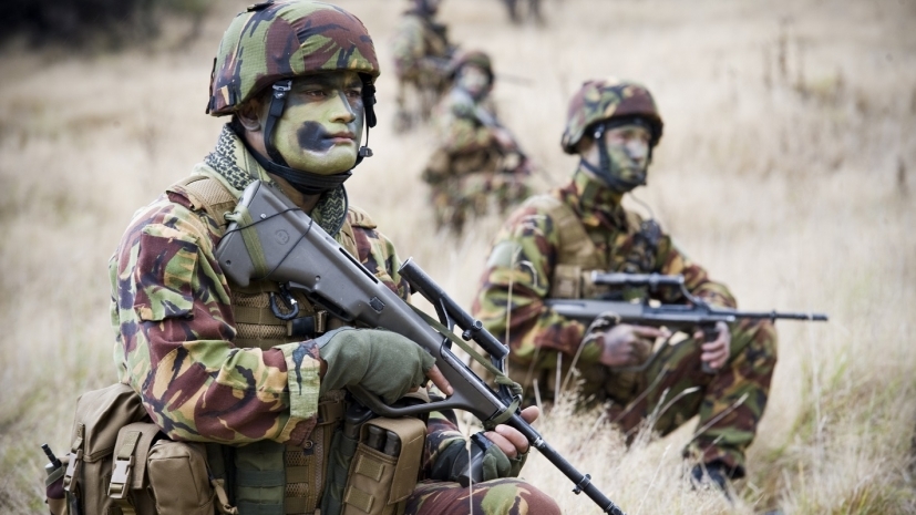 В Новой Зеландии военным разрешили делать макияж и красить ногти