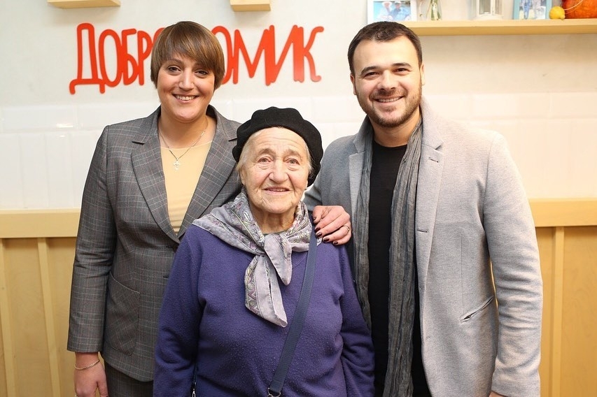 Эмин Агаларов открыл кафе, в котором будут бесплатно кормить пожилых - ФОТО