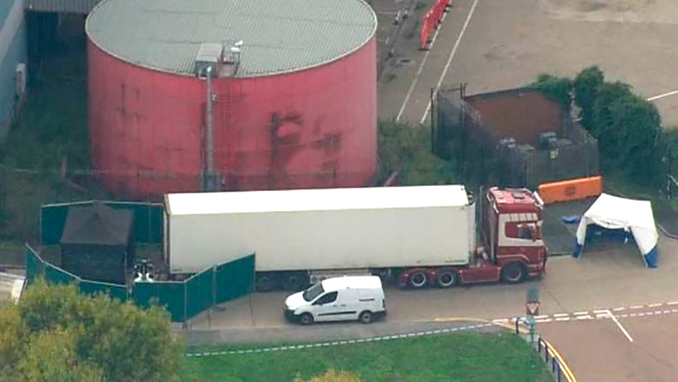 Полиция обнаружила на юго-западе Англии грузовик с 39 трупами