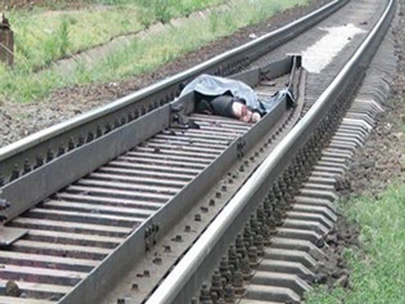 В Хачмазе поезд насмерть сбил юношу