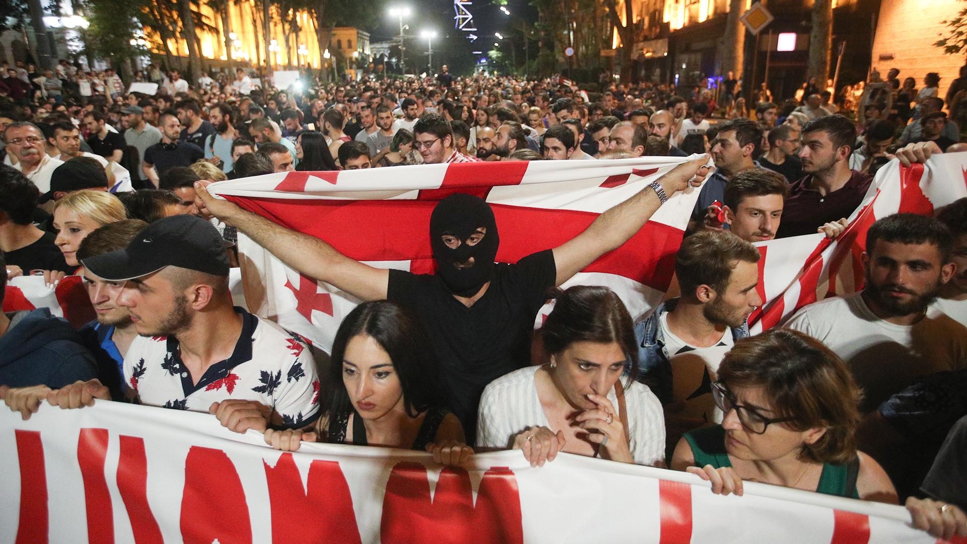 В Тбилиси вновь начались протесты