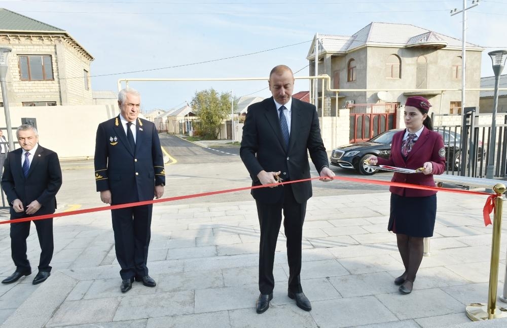 Президент Ильхам Алиев на открытии железнодорожной станции Пиршаги - ФОТО