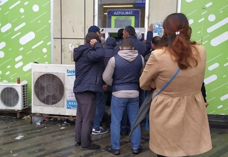 В Баку появились автоматы, раздающие деньги в долг за 30 секунд