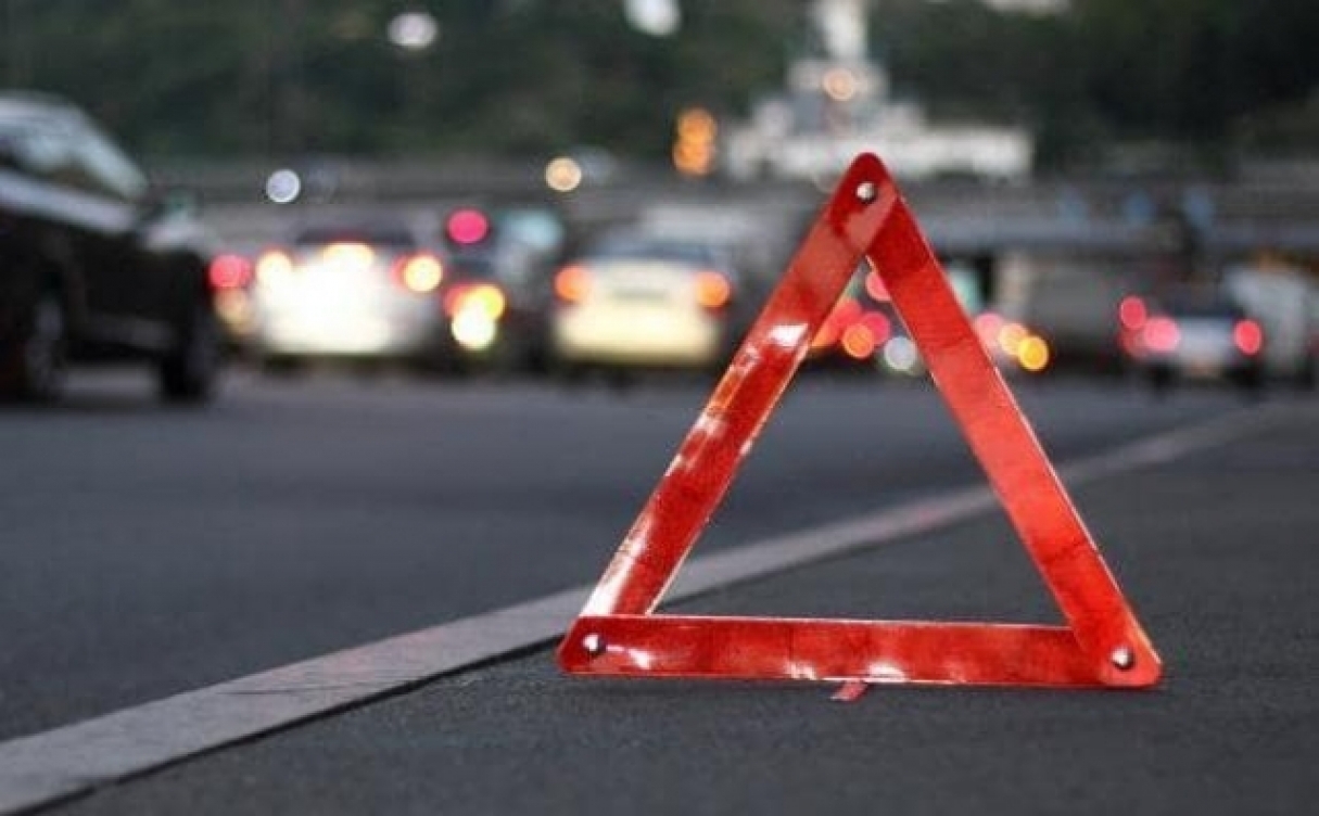 В Баку маршрутный автобус попал в ДТП, погибла пассажирка