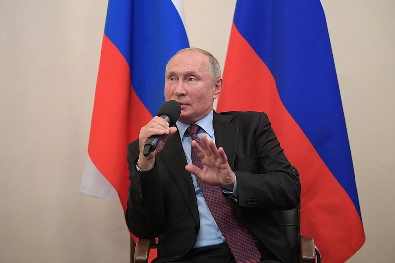 Путин рассказал, как "примерял" на себя разные профессии