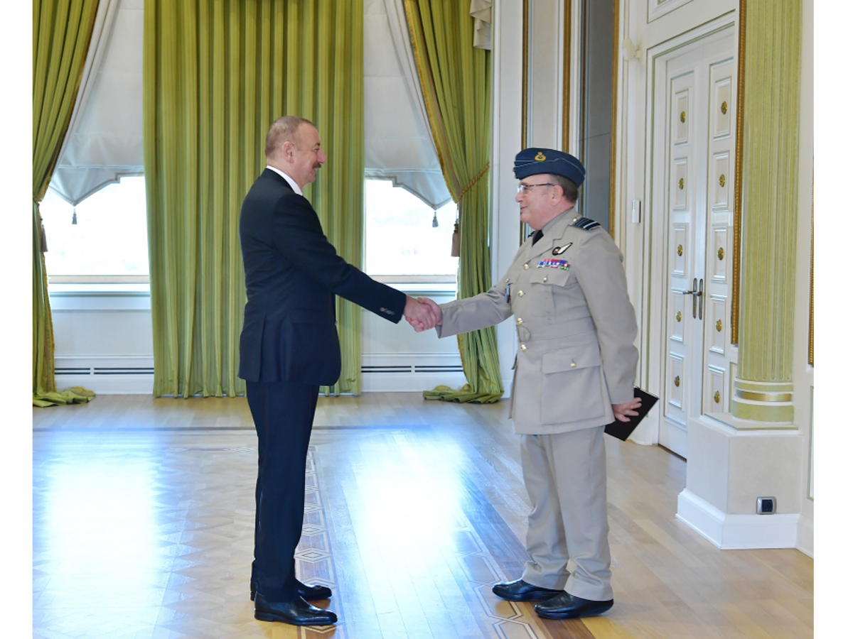 Ильхам Алиев принял делегацию во главе с председателем Военного комитета НАТО - ФОТО