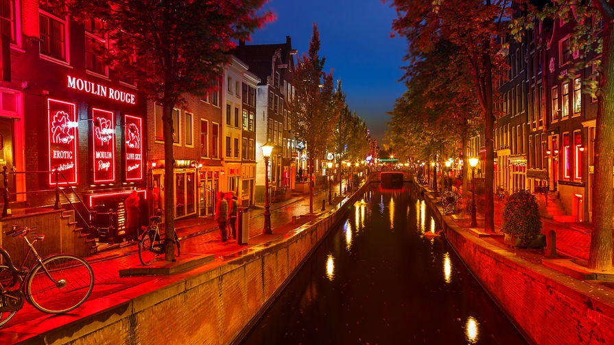 Амстердамцы хотят избавится от "улица красных фонарей"