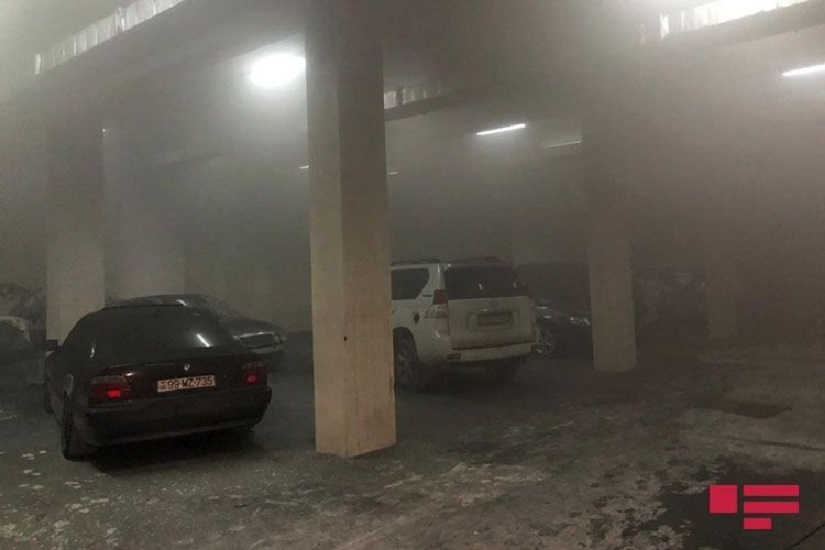 В Баку сгорел автосалон - ФОТО