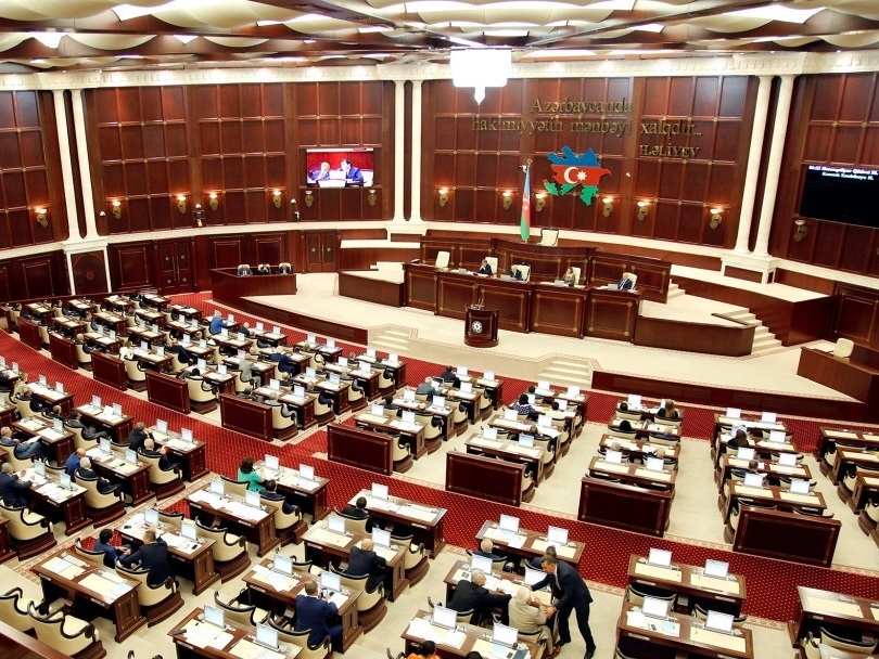 Парламент Азербайджана рассмотрит вопрос о самороспуске