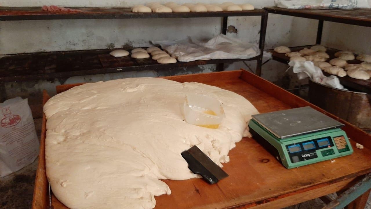 Условия хлебопекарни в Азербайджане наводят ужас - ФОТО