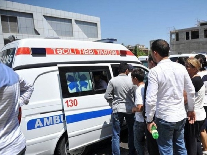 В Баку еще две студентки попали в больницу с отравлением