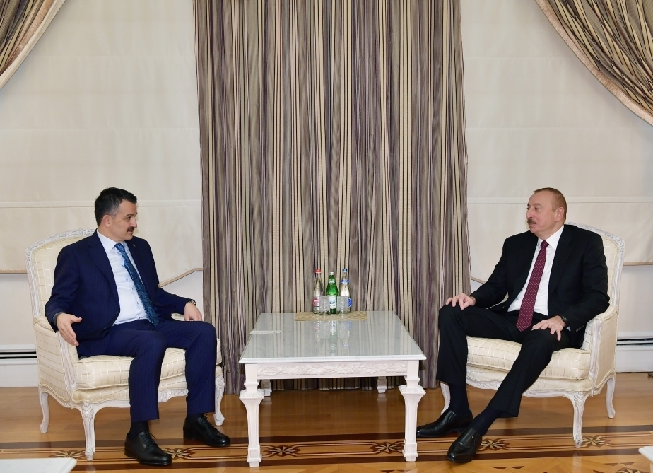 Президент Ильхам Алиев принял турецкого министра - ФОТО