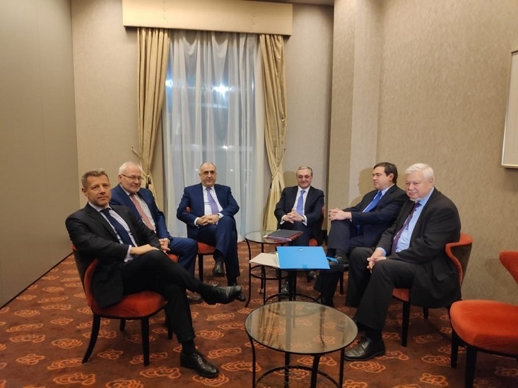 В Братиславе проходит встреча между главами МИД Азербайджана и Армении