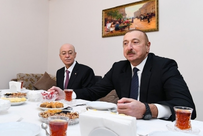 Ильхам Алиев: Слышал, что он нравится гражданам, очень активно работает - ВИДЕО