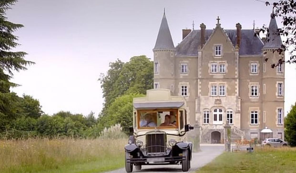 Муж с женой купили разрушенный замок во Франции и заработали миллионы