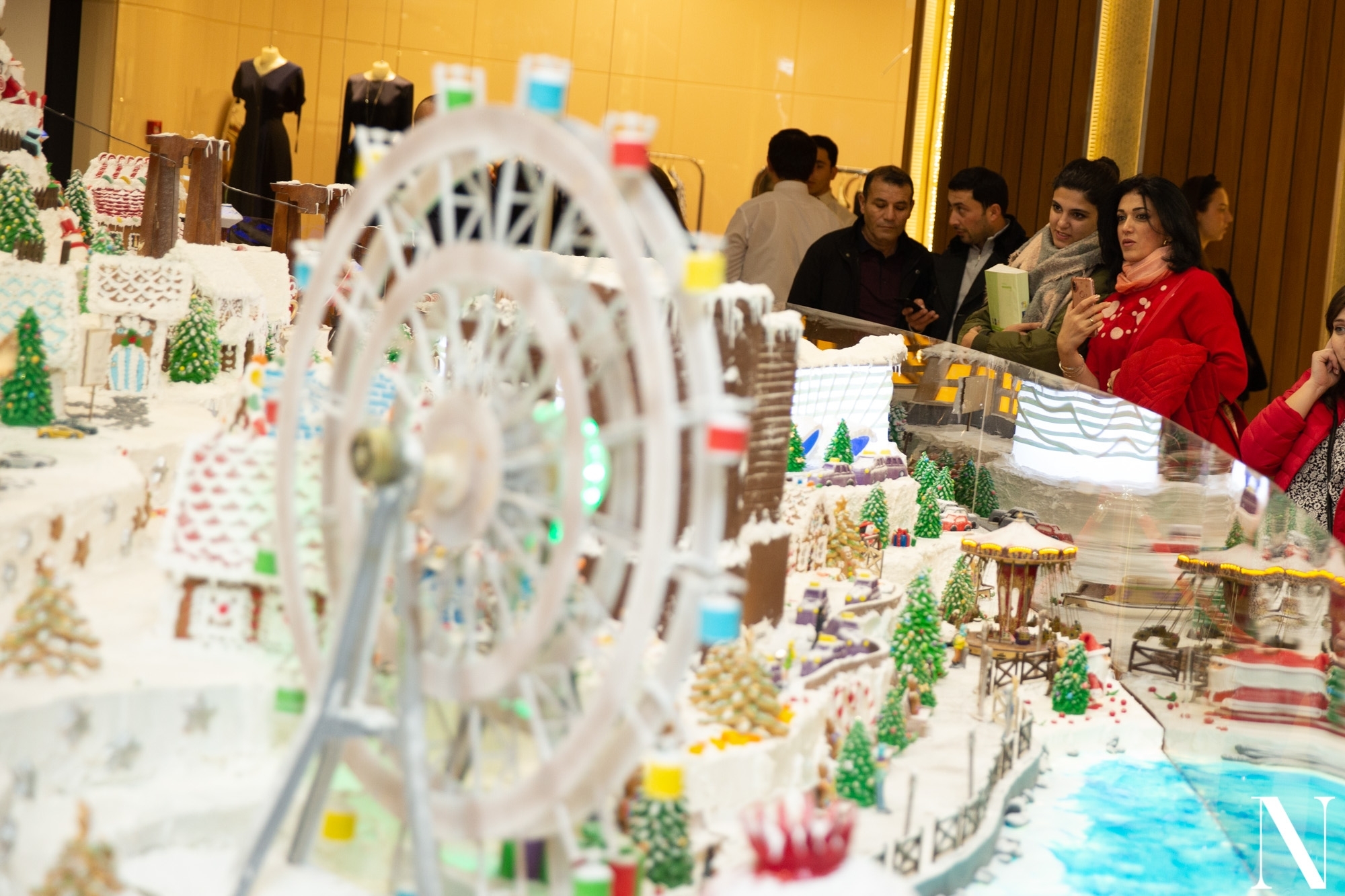 Шестого декабря в Port Baku Mall открылась выставка Gingerbread City - ВИДЕО