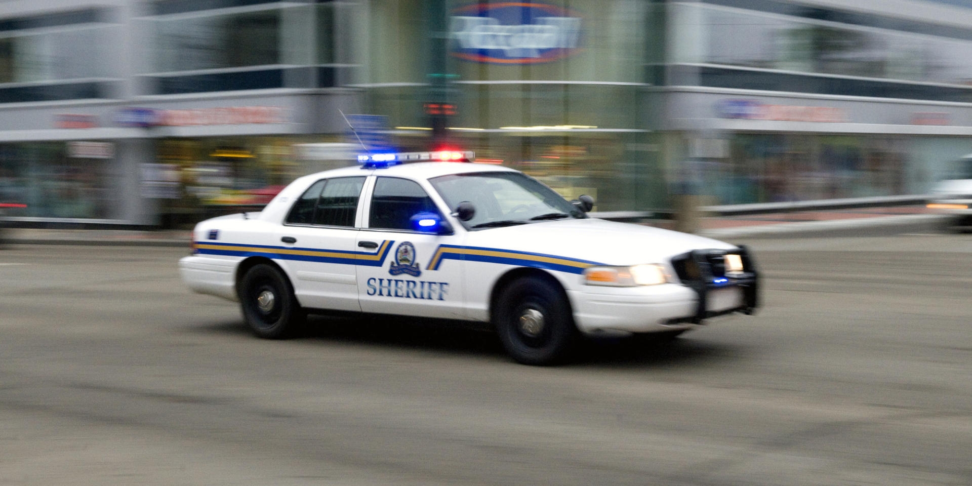 В Канаде неизвестные обстреляли прохожих из автомобиля