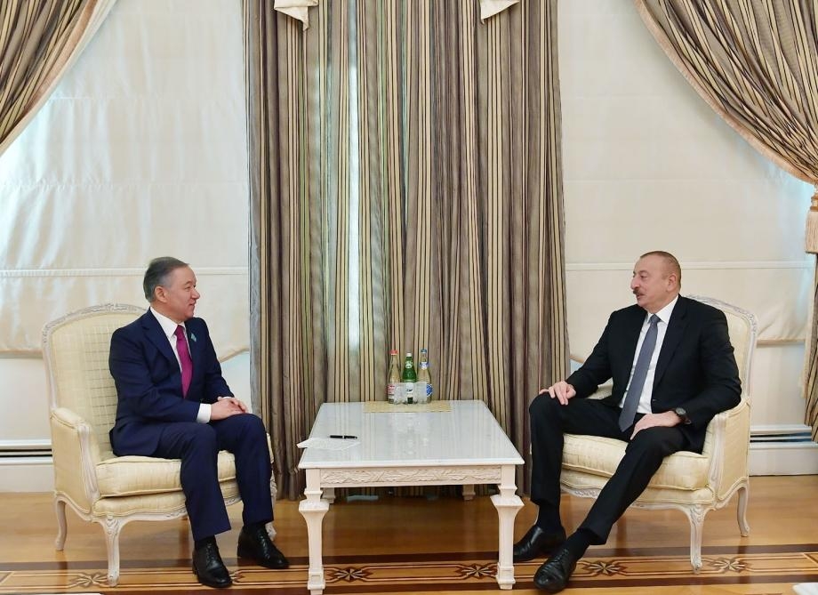 Ильхам Алиев принял председателя Мажилиса Парламента Казахстана - ФОТО