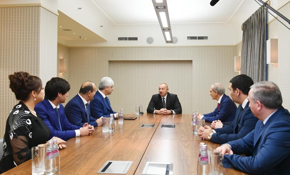 Президент встретился в Санкт-Петербурге с руководителями организаций диаспоры