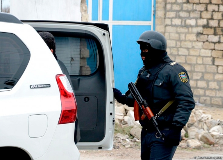 В Мингячевире полиция провела операцию, арестован владелец аптеки - ФОТО