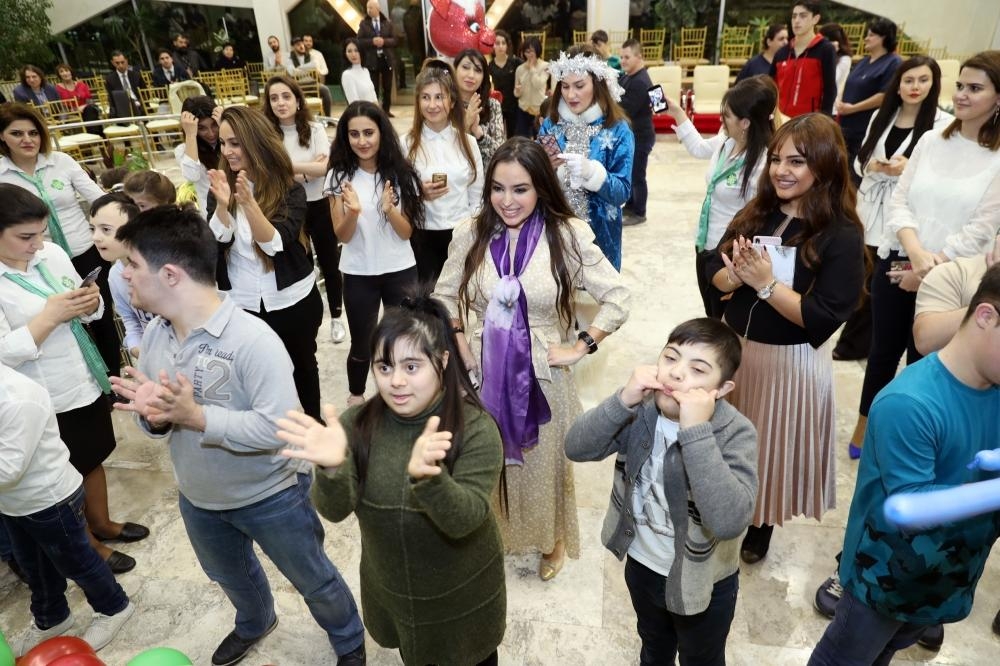 Лейла Алиева на веселье, организованном для детей с синдромом Дауна - ФОТО