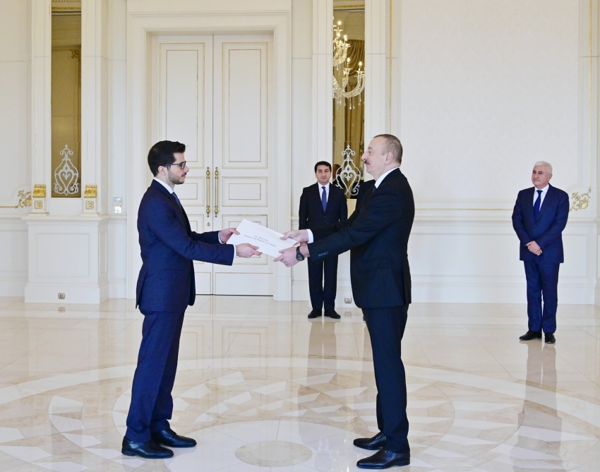 Ильхам Алиев принял верительные грамоты нового посла Израиля - ФОТО