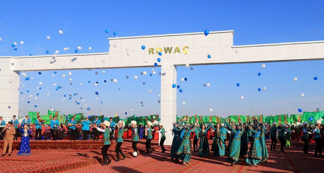 В Туркменистане село назвали именем любимого коня президента